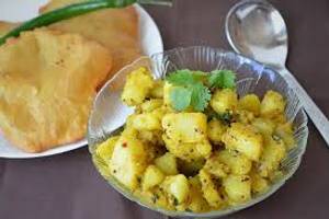 Jeera Aloo With 4 Kuttu Ki Puri                          