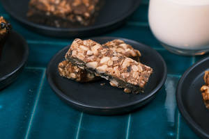 Peanut Butter Granola Bars Slice