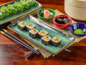 Spicy Cream Cheese, Carrot & Cucumber Sushi Roll (6 Pcs)