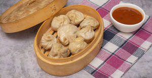 Veg Momos [8 Pieces]