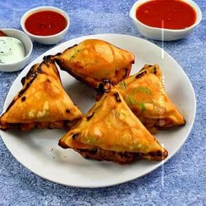 Special Samosa Chilli Grilled Sandwich