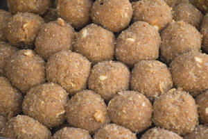 Gond ladoo                        
