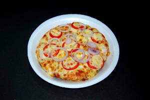 Onion Tomato Pizza.