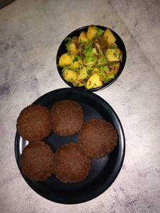 Kuttu Atta Puri 5Pc With Jeera Aloo 300Ml
