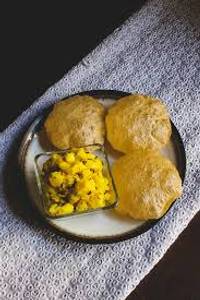 Aloo Poori With Curd