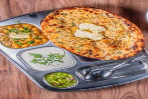 Amritsari Kulcha With Chhole  , Curd  & Imali Ki Chutney