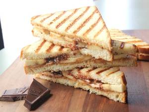 Peanut Butter Banana Sandwich (?275 Kcal  20.6 G Protein)