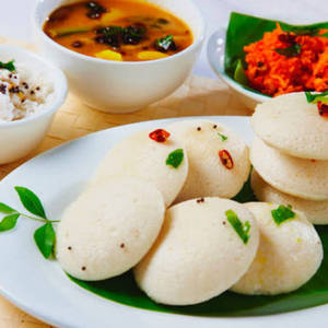 Idli (2 Pcs) Sambar With Chutney