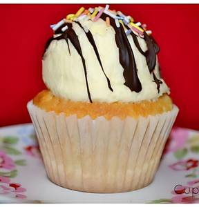 Vanilla Cup Cake Sundae