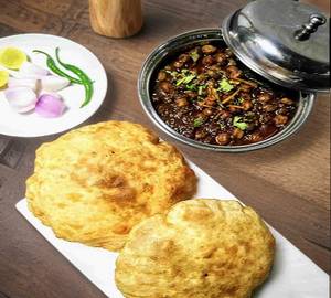 Paneer chhole bhature [1 piece]