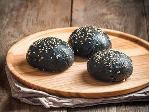 Charcoal Bun (2 Pc )