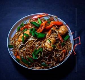 Egg Prawns Hakka Noodles