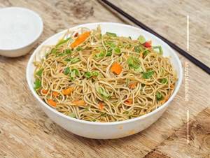 Egg Hakka Noodles
