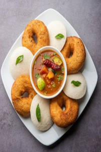 Idli (1pc) With Vada (1pc)
