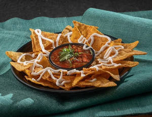 Cheese Nachos With Salsa Sauce