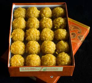 Bondi laddu [8 pcs]