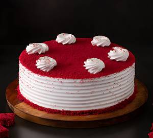 Frosting Red Velvet Cake