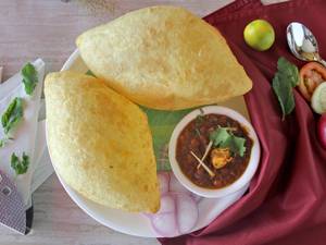 Chola Bhatura