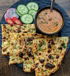 Cheese Naan With Gravy 