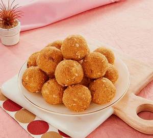 Besan Ladoo Desi Ghee