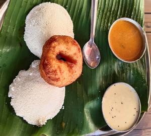 2 idli + vada