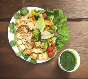 Paneer crunch delight salad