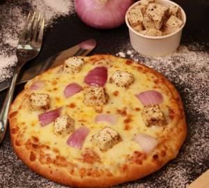 Paneer Red Onion Pizza