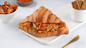 Tandoori Chicken Tikka Croissant-Sandwich