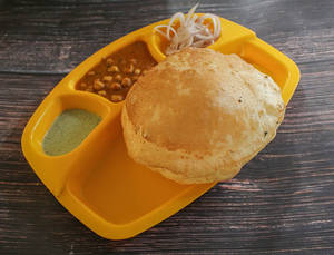 Chola Bhatura (2 Pcs)
