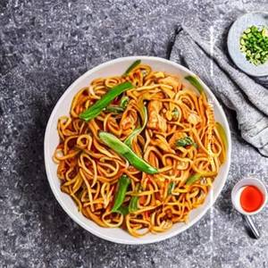 Chicken Sriracha Round Noodles