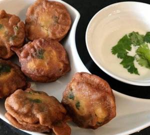 Singhade Ki Pakodi With Dahi