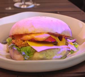 Grilled chicken burger with wafers