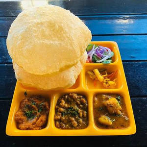 Poori Chole Jumbo  (desi Ghee)