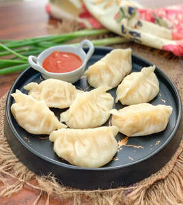 Steamed Veg Momos - 8 Pcs