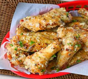 Garlic And Parmasan Chicken Wings (4 Pcs)