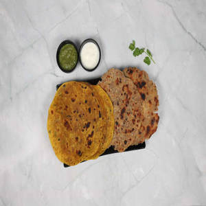 Methi Thepla Combo (3 Methi Thepla / 2 Koki Paratha)