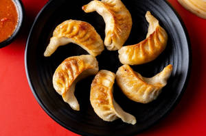 Chicken Pan Fried Momos (6 Pcs)