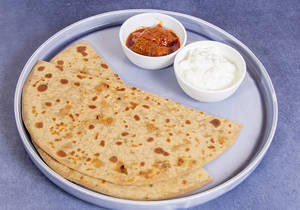 Aloo Paratha With Curd And Pickle