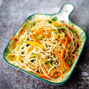 Veg Hakka Noodles