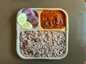 Boiled Rice + Chicken Karavali Curry (2pc)