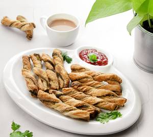 Spinach Puff (250 gms)