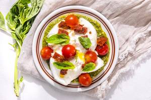 Burrata Pesto Caprese