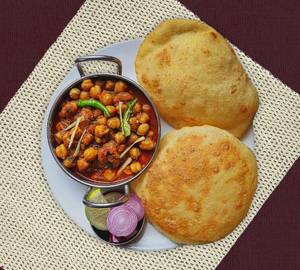 Chole Bhature (1 Plate)
