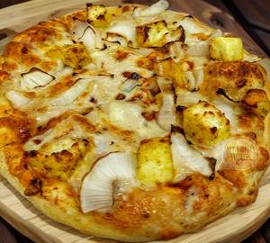 Onion and paneer pizza
