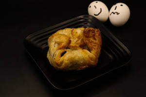 Egg Puff (1 Pc)