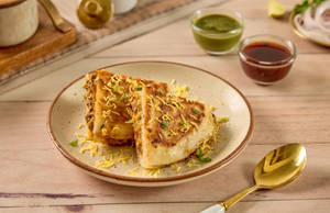 Masala Paneer Atta Kulcha Dabeli