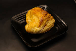 Paneer Puff (1 Pc)
