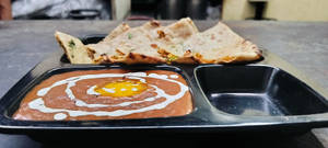 Dal Makhani With Paratha