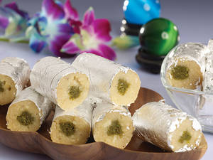 Kaju Pista Roll