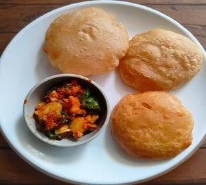 6 puri with bhaji